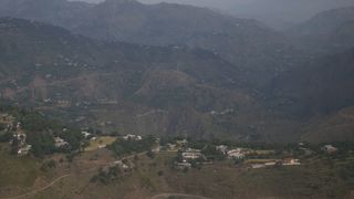 Pakistan, Hindistan'ın Terörist İddialarını Çürütmek İçin Gazetecileri Keşmir'e Götürdü