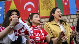 Traktör Taraftarları İstanbul'da Şampiyonluğu Coşkuyla Kutladı