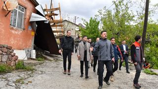 Tunceli'de Şiddetli Rüzgar Evleri Vurdu: Vali Tekbıyıkoğlu İncelemelerde Bulundu