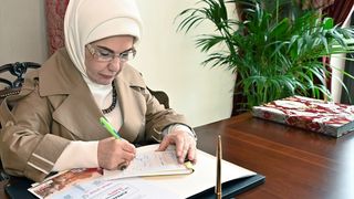 Emine Erdoğan, Türk Kızılay'a Kurban Bağışında Bulundu