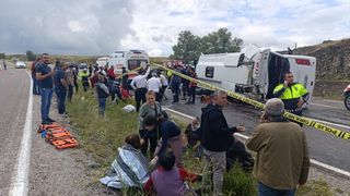 Yozgat'ta Cenaze Töreninden Dönen Midibüs Devrildi: 2 Ölü, 15 Yaralı
