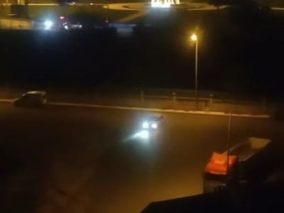 Elazığ'da tehlikeli gösteri: sürücü otomobiliyle kendi etrafında döndü
