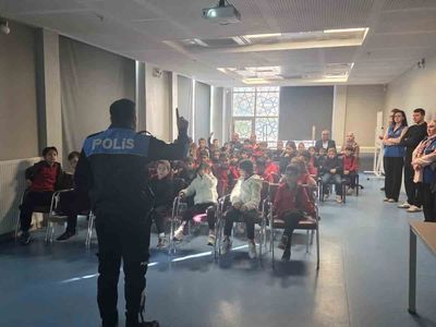 Geleceğe güvenle adım: 48 öğrenciye internet ve zorbalık eğitimi