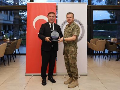 Erzincan'da kent protokolü, iki komutana veda etti