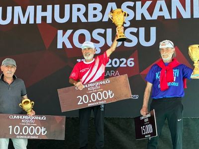 Azmiyle pistleri zorladı: 75 yaşında yarı maratonda Türkiye şampiyonu