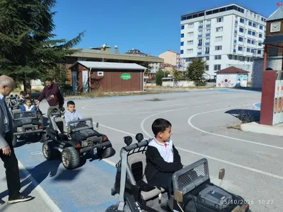 Bilecik'te minikler trafik kurallarını uygulamalı öğreniyor