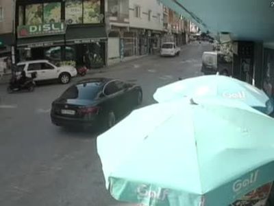 Kaçan sürücü Orhangazi kavşağında motosiklete çarptı