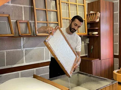 tarımsal atıklardan asırlık kağıda: geleneksel yöntemle sanata dönüşüm