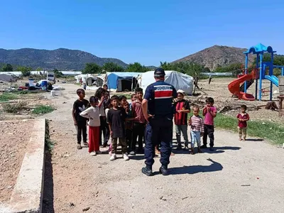 Mevsimlik işçilere dolandırıcılık tuzaklarına karşı jandarmadan bilgilendirme