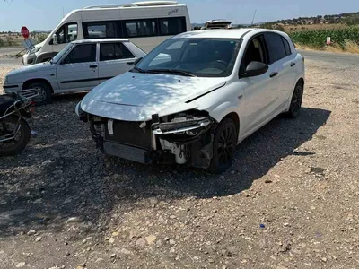 Etili-Bahadırlı kavşağında çarpışma: sürücüler yara almadan kurtuldu