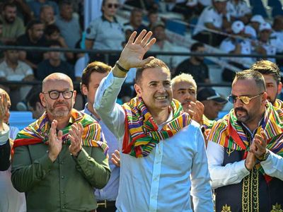 Kurtdereli Mehmet Pehlivan yağlı güreşlerinde ilk gün kortejle sona erdi