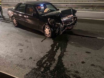 Eskişehir çevre yolunda çarpışma: otomobillerden biri orta refüje çıktı, 1 yaralı