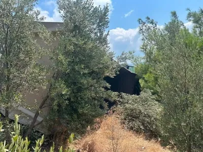 Kontrolden çıkan kamyon Pirinçlik'te devrildi, sürücü tedaviye alındı