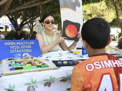 Tarsus'ta gökyüzüyle buluşma: çocuklar teleskopla güneşi keşfetti