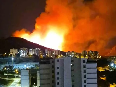 Mamak'ta ağaçlık alanda yangın söndürme çalışmaları sürüyor