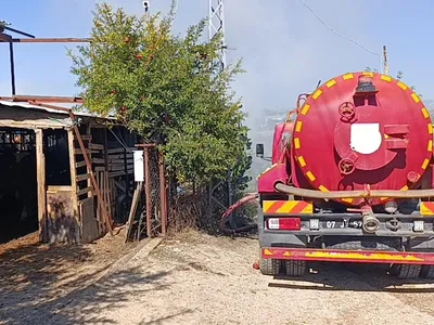 Manavgat'ta aynı ahır iki yılda ikinci kez yandı