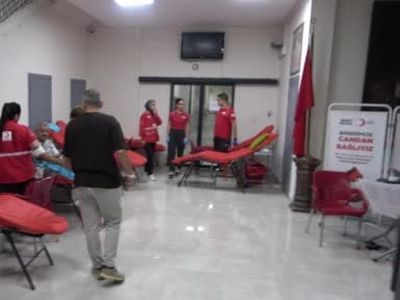 Adana'da okullar Kızılay için seferber oldu: öğretmen ve veliler kan verdi