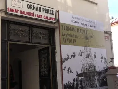 Ayvalık Teoman Madra'nın fotoğraflarıyla kent belleğini yeniden keşfediyor