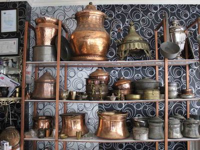 Bakırın yıllanmış yüzünü parlatan 45 yıllık kalaycı