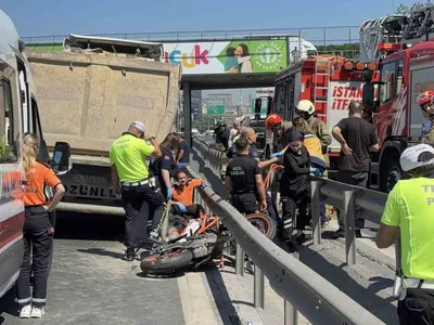 Bağcılar Basın Ekspres'te geçmeye çalışırken kamyonun altında kalan motosikletli hayatını kaybetti