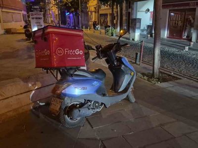 Alkollü sürücünün ters yönü polis otosuyla çarpışmaya yol açtı