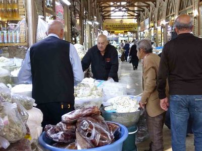 Van'ın toprakta dinlenen otlu küp peyniri kış sofralarına hazırlanıyor