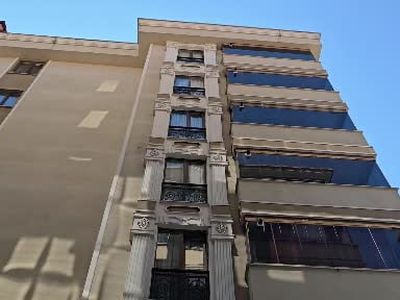 Safranbolu'da balkondan düşen genç kızın yaşam savaşı: kafenin tentesi düşüşü yumuşattı