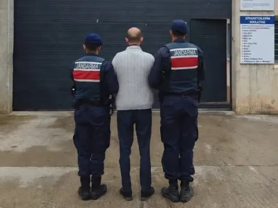 Bafra'da JASAT operasyonu: 15 yıl hapisle aranan zanlı evinde yakalandı