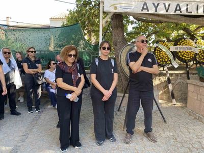 Ayvalık hukuk camiası Günay Benli'nin annesini uğurladı