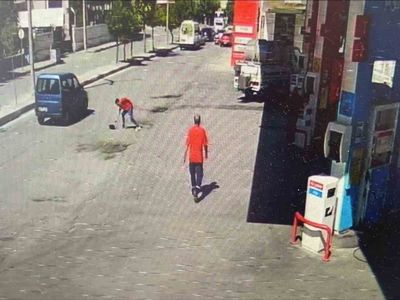 Kaybolan çantasını bulan genç çalışan ve polis, teyzenin 200 liralık teklifini reddetti