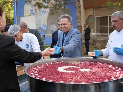 İnönü'de sofralar birleşti: aşureyle güçlenen üniversite dayanışması