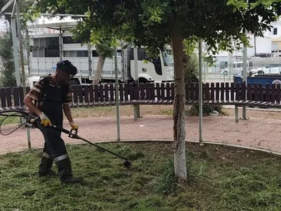 Mersin Akdeniz’de parklarda güvenlik ve estetik odaklı bakım seferberliği