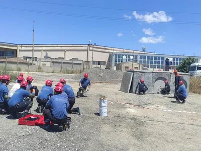Tekirdağ'da kurum personeline enkaz arama ve kurtarma eğitimi