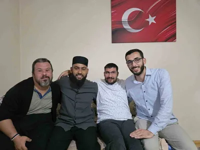 ezan ve ilahi sevgisi kapıları araladı: Savaş ile Celal Karature buluştu