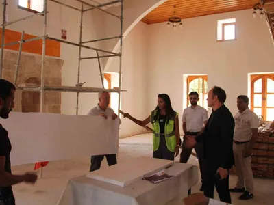 Mustafalı Camisi'nde restorasyon ilerliyor: kaymakam sahada inceleme yaptı