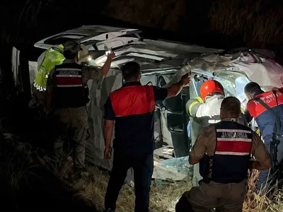 Tatvan'da iki aracın çarpıştığı kazada 4 kişi yaralandı