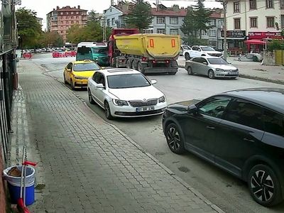 Selçuklu'da minibüsle hafriyat kamyonu çarpıştı: 10 kişi yaralandı