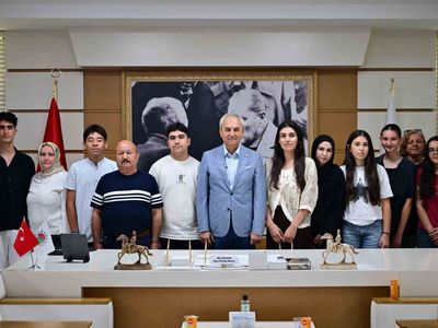 Kepez kurslarında sınav başarısı, başkan öğrencilere burs sözü verdi