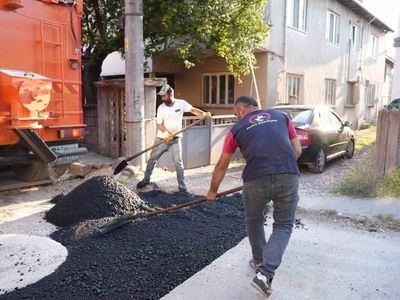 Düzce'de 1.800 metrelik İstanbul Caddesi'nde kapsamlı asfalt yenilemesi