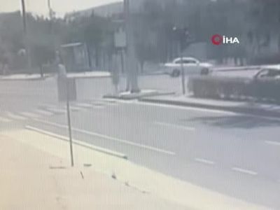 Kontrolünü yitiren otomobil refüje çıktı, sürücü hastaneye kaldırıldı