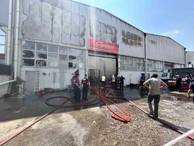 Kargo deposunda başlayan yangın Yenimahalle’de iki tırı kullanılamaz hale getirdi