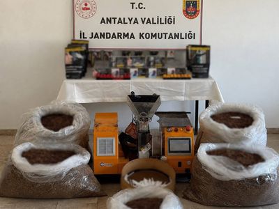 Döşemealtı'nda jandarmadan kaçak tütün operasyonu