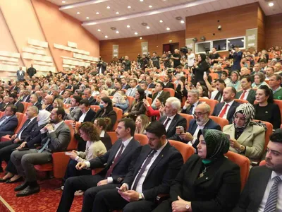 Aile değerleri ve teknoloji vurgusu: Eskişehir’de zirvede gençlik ve bağlar konuşuldu