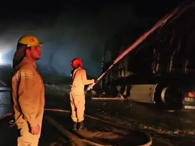 Gülek tüneli'nde alevlenen tır itfaiyenin hızlı müdahalesiyle söndürüldü