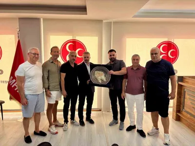 Kuşadası esnafı turizm ve taleplerini MHP ilçe başkanıyla paylaştı