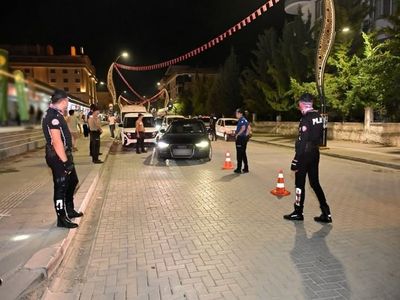 Adıyaman'da geniş çaplı asayiş uygulaması: aranan kişi yakalandı