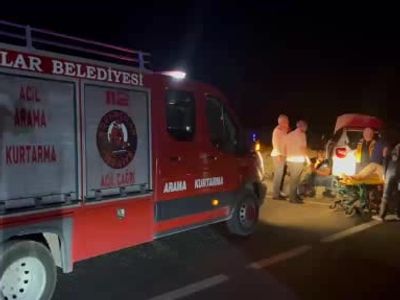 Şenova mevkiinde çarpışan iki otomobilde 6 kişi yaralandı