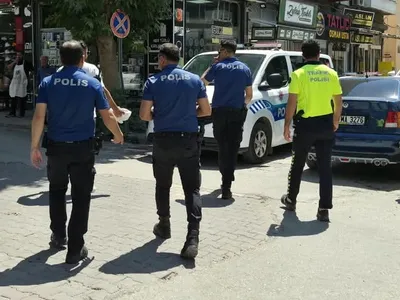 Cami önünde çıkan tartışma bıçaklı saldırıyla sonuçlandı