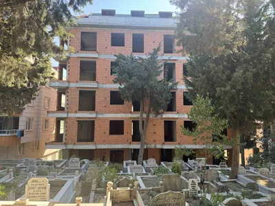 Mezarlığın hemen yanı başına yükselen sıfır daireler Avcılar'da tartışma başlattı