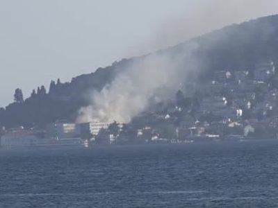 Heybeliada Deniz Harp Okulu'nda tadilat çatı yangını, müdahale sürüyor